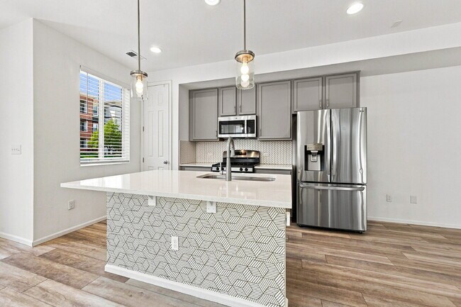 Building Photo - $2,495.95 - 3 Bed, 2.5 Bath Townhome in Aurora with Central AC and In Unit Laundry!