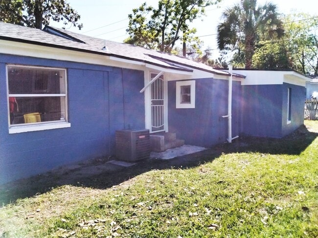 Building Photo - 5201 Dodge Rd