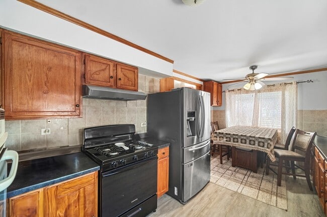 Building Photo - 6404 W 85th Pl