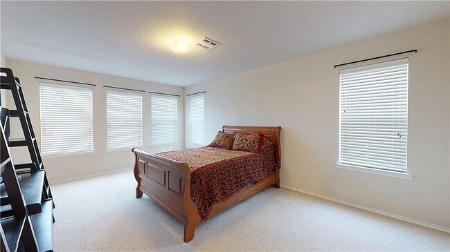 Building Photo - 9948 Southgate Dr
