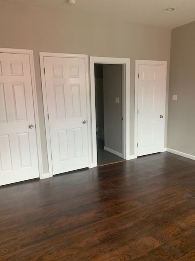 Building Photo - Beautiful 3 Bedroom / 2 Bathroom Home with Exposed Brick – Available Now!