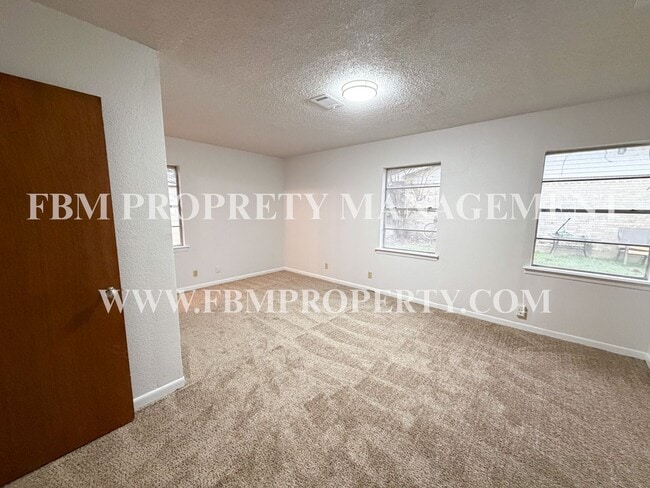 Building Photo - 1608 Nichols St