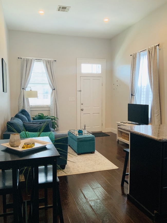 Building Photo - 317 S Salcedo St