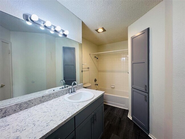 Building Photo - 14414 Tiffer Ln