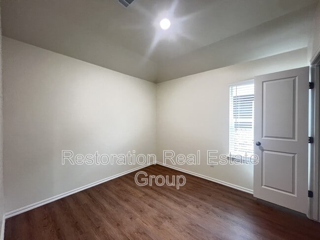 Building Photo - 11411 University