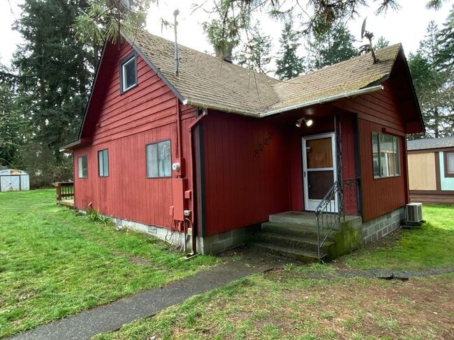 Building Photo - Tacoma 2bdr 1 bath house w/ 2 car garage
