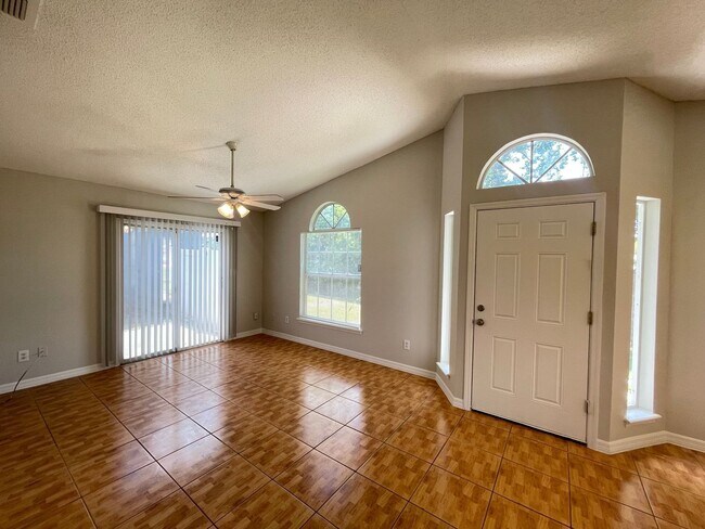 Building Photo - 313 San Gabriel St