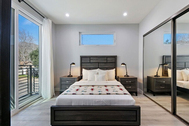 Building Photo - 13637 N Fellows Ave