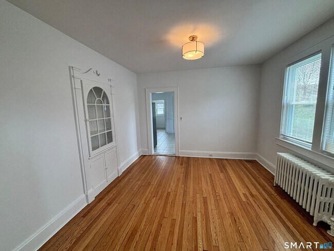 Building Photo - 10 Glendenning St