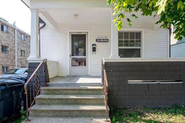 Building Photo - 112 Adams St