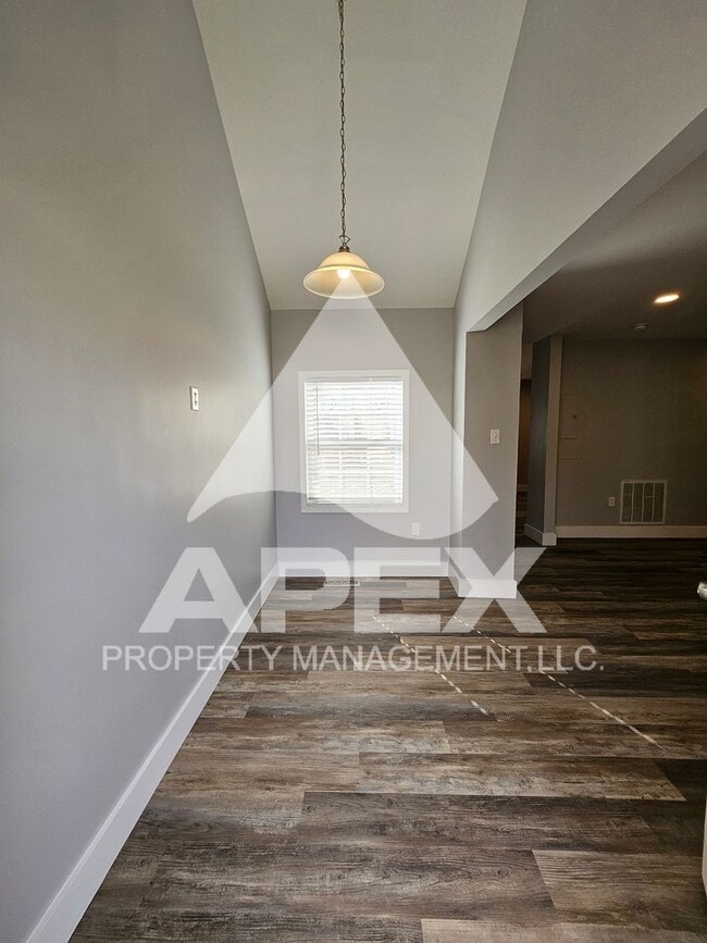 Building Photo - 3411/3413 Harvey Drive