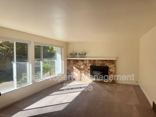 Building Photo - 14722 84th Ave NE
