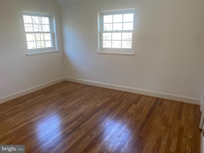 Building Photo - 716 N Overlook Dr