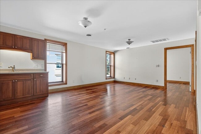 Building Photo - 432 Broadway