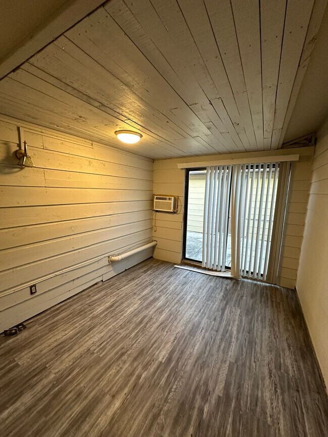 Building Photo - Ernest Properties 2 (295 Mooring Cir)