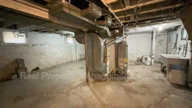 Building Photo - 303 Lexington Ct