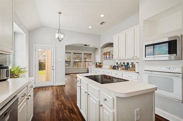 Building Photo - 3737 Cottonwood Springs Dr