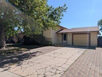 Building Photo - Widefield side entry bi-level home.