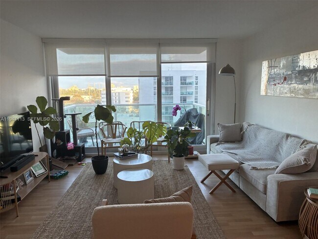 Building Photo - 1000 West Ave