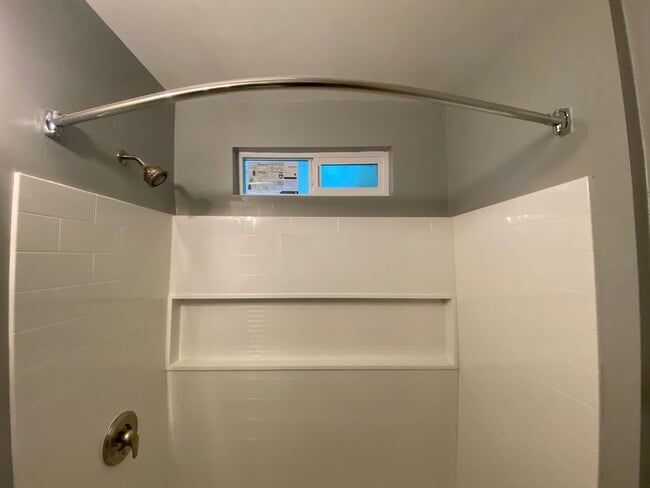 Building Photo - Follow the yellow brick to this Remodeled 2 BD 1 BA House in NE Bakersfield