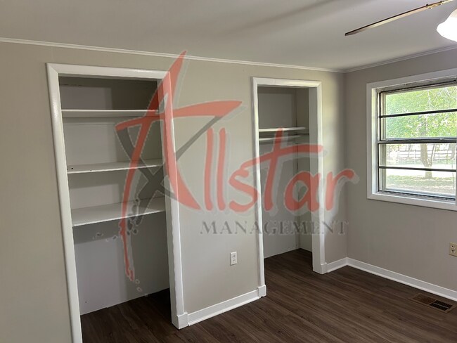 Building Photo - 3464 Red Banks Rd S