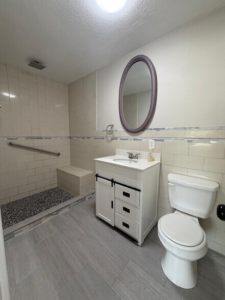 Building Photo - 575 Lake McCoy Dr