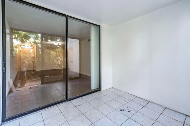 Building Photo - 210 Lake Pointe Dr