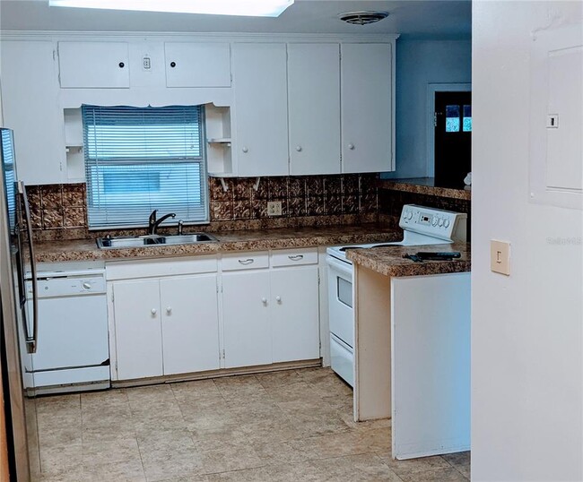 Building Photo - 1310 W Woodlawn Ave