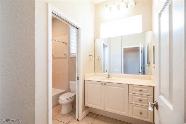 Building Photo - 870 Ohio Ct