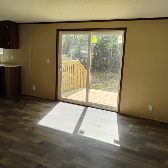 Building Photo - 98 Deerwood Park