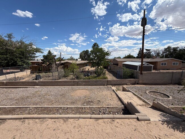 Building Photo - 3 Bedroom Single Story Home Available Near Unser Blvd NW & Paradise Blvd NW!