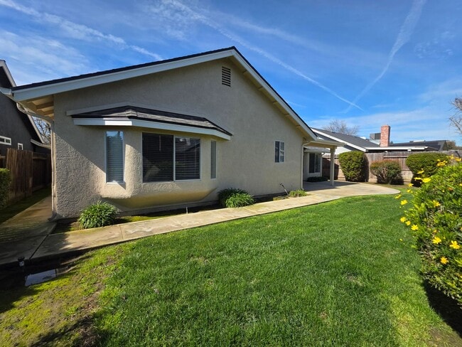 Building Photo - 444 N Tommy St