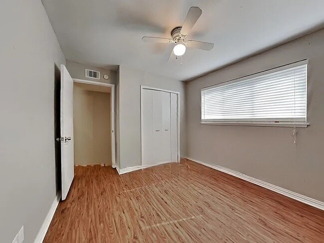 Building Photo - 726 Silverstone Dr