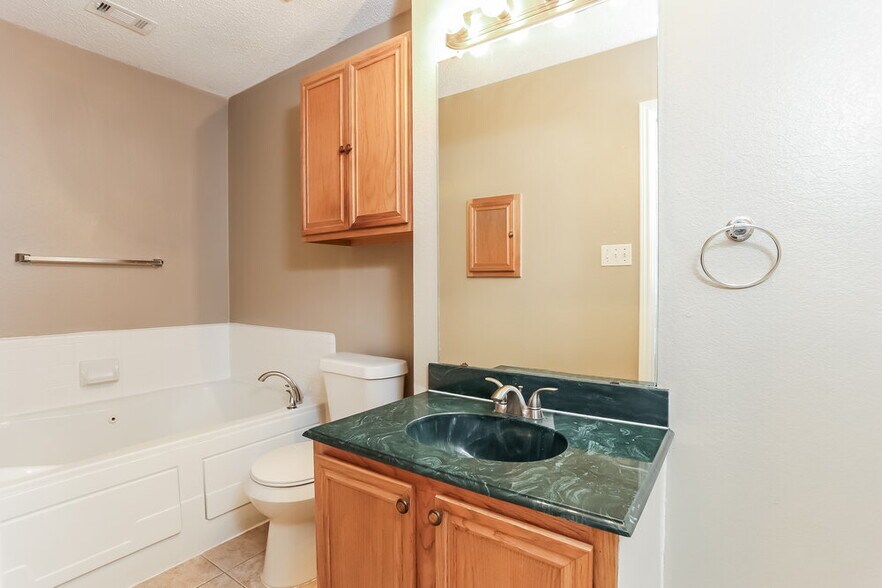 Building Photo - 1322 Riverview Ln
