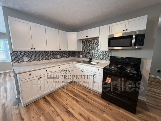 Building Photo - 5805 Lance Dr