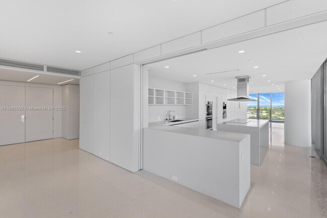 Building Photo - 350 Ocean Dr