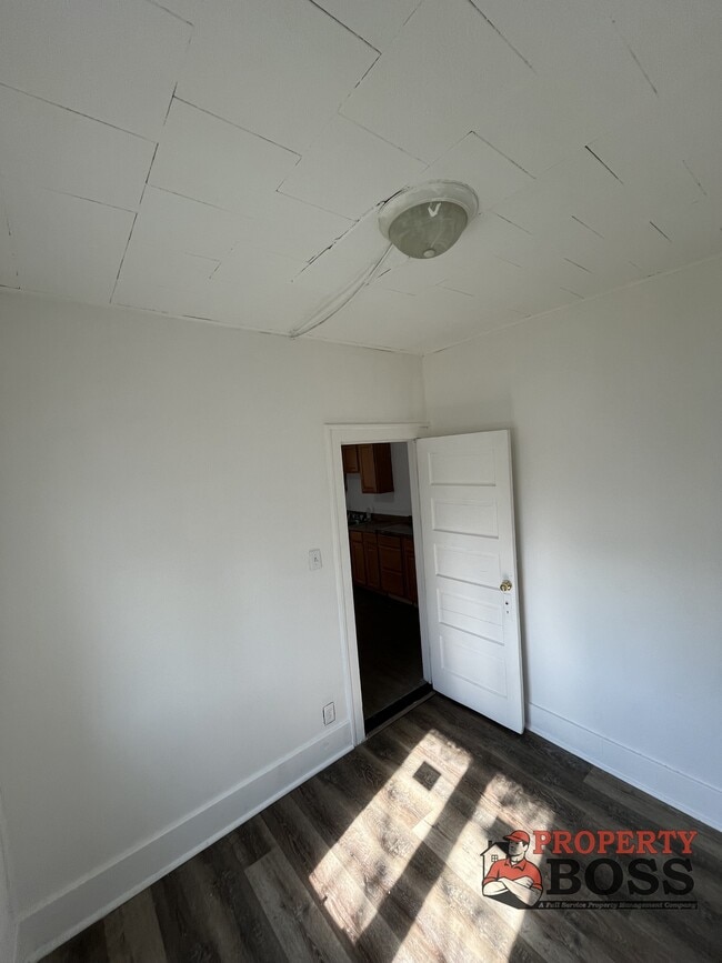 Building Photo - 1701 Elston St
