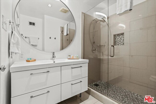 Building Photo - 610 S Compdre Rd