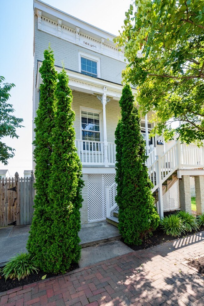 Building Photo - 706 Catherine St