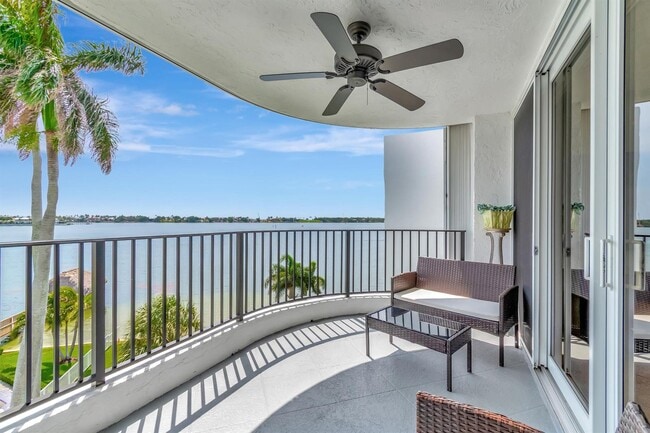 Building Photo - 8200 Lakeshore Dr