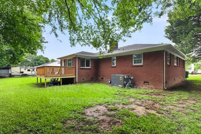 Building Photo - 3916 Piney Grove Rd