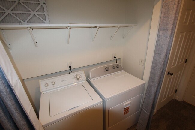 Building Photo - Spacious Bellemont Townhome | 3 Bedrooms + Private Fenced Yard