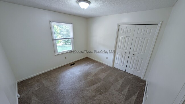 Building Photo - 2/2 & Office - Garage, Lawn Care Included
