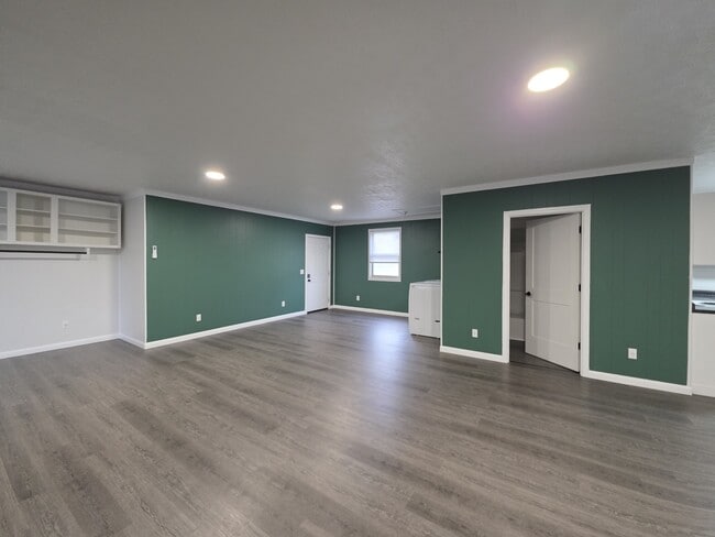 Building Photo - 105 Becky Dr