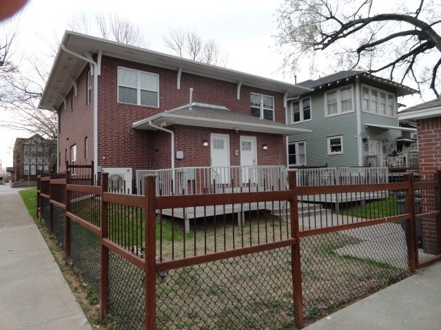 Building Photo - 1026 N Denver Ave
