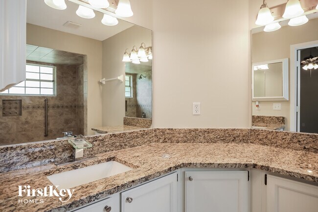 Building Photo - 10677 Talon Ct