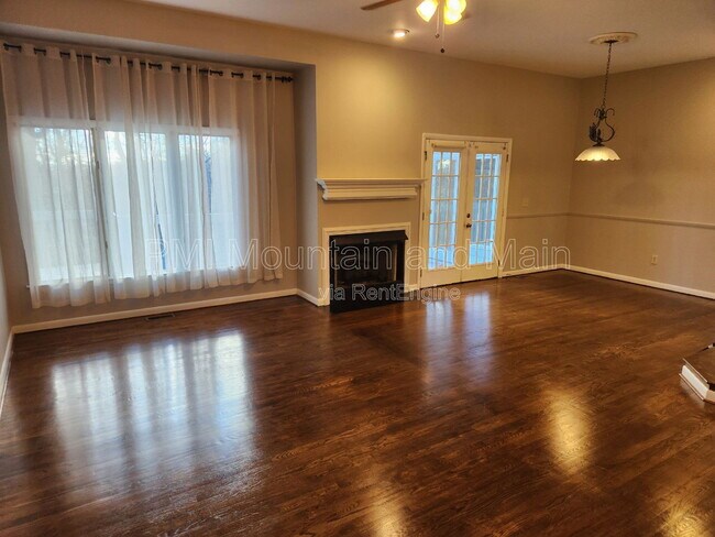 Building Photo - 4000 Laurel Park Hwy