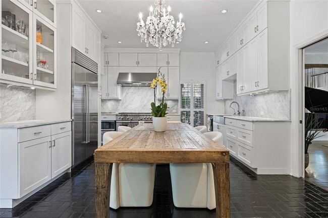 Building Photo - 3301 W Morrison Ave