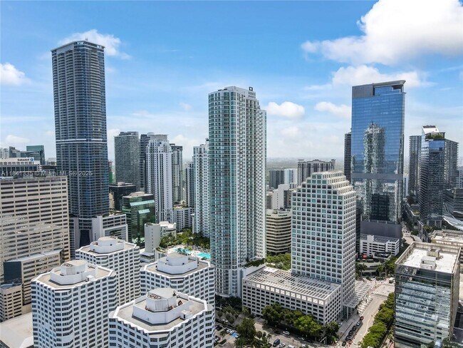 Building Photo - 950 Brickell Bay Dr
