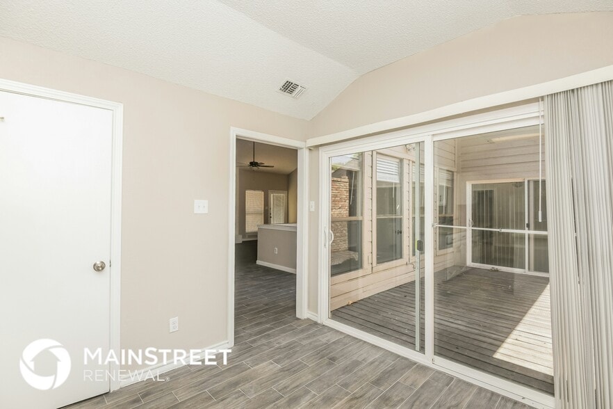 Building Photo - 2206 Mediterranean Ave